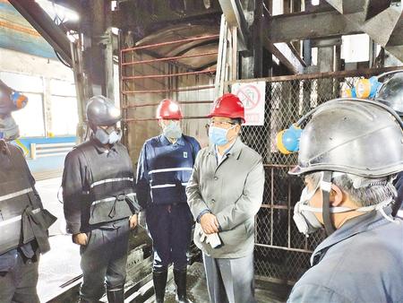 林鐸在平?jīng)稣{研指導疫情防控和生產恢復時強調 分類施策精準防控 積極推動生產恢復 確保實現(xiàn)全省經(jīng)濟社會發(fā)展目標任務