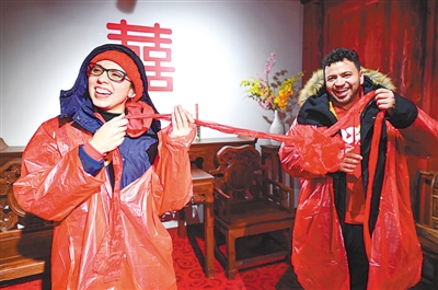 寧波百名外籍人士走進前童古鎮(zhèn) 體驗年味“非遺”文化 寧波百名外籍人士走進前童古鎮(zhèn) 體驗年味“非遺”文化