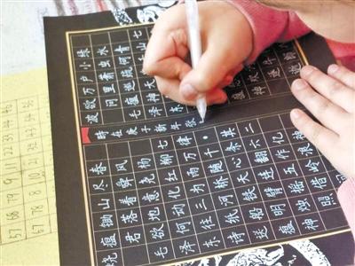 驚艷！9歲小女娃手寫(xiě)“印刷體”字帖