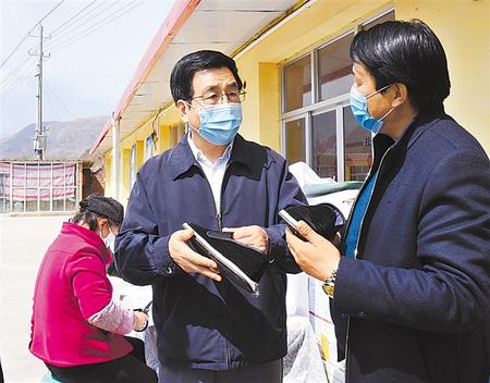 林鐸在臨夏縣調研指導工作時強調 從嚴從細查漏補缺 逐戶逐項鞏固提升 確保如期高質量打贏脫貧攻堅收官戰(zhàn)