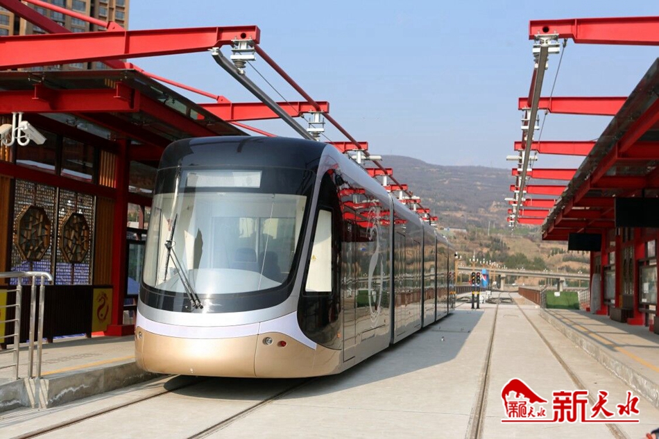 王銳調(diào)研有軌電車示范線一期工程、工業(yè)博物館等項(xiàng)目建設(shè)情況