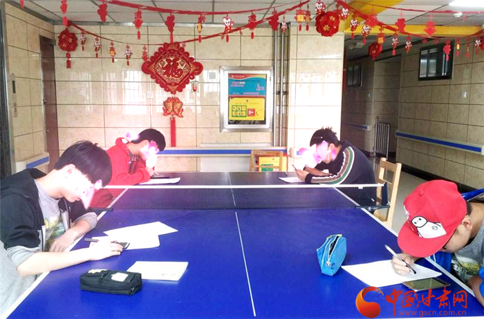 停課不?？?蘭州市兒童福利院組織初三學(xué)生首次線上月考 