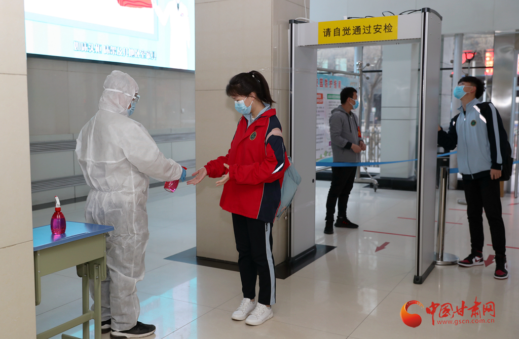 春暖少年歸 中國甘肅網(wǎng)記者帶你直擊“遲到”的開學第一天（組圖）