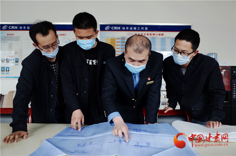 用奮斗的青春護(hù)航高鐵——記全國(guó)鐵路勞動(dòng)模范、蘭西動(dòng)車(chē)運(yùn)用所副所長(zhǎng)張學(xué)東