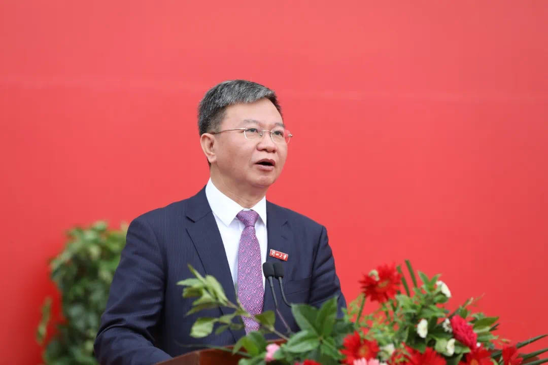 蘭州大學(xué)校長(zhǎng)嚴(yán)純?nèi)A寄語(yǔ)2020屆本科畢業(yè)生：做敢擔(dān)當(dāng)、能擔(dān)當(dāng)、有擔(dān)當(dāng)?shù)娜?>
        </a><em>蘭州大學(xué)校長(zhǎng)嚴(yán)純?nèi)A寄語(yǔ)2020屆本科畢業(yè)生：做敢擔(dān)當(dāng)、能擔(dān)當(dāng)、有擔(dān)當(dāng)?shù)娜?/em></li>
    <li><a  target=