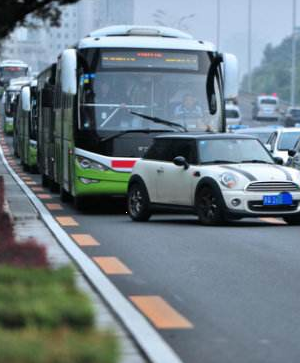 蘭州市現行三條公交車專用道限時通行 1條：天水路全路段
