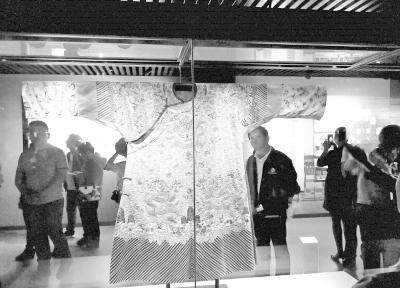 甘肅文化丨嘉慶所賜，被當(dāng)戲服 永登博物館九龍黃袍的前世今生