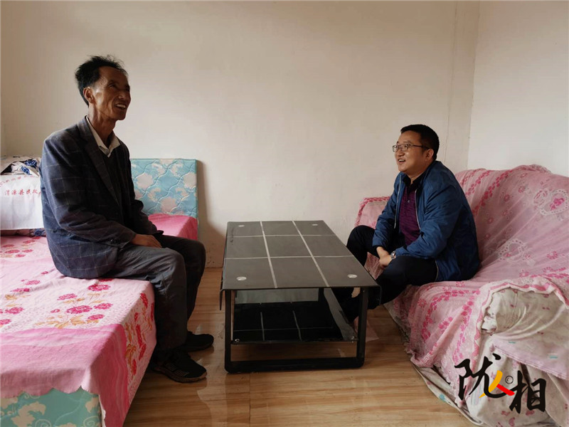 【隴人相】以扶貧為己任 把村民當(dāng)親人——記元古堆村黨支部第一書(shū)記、駐村幫扶工作隊(duì)隊(duì)長(zhǎng)陳元兵