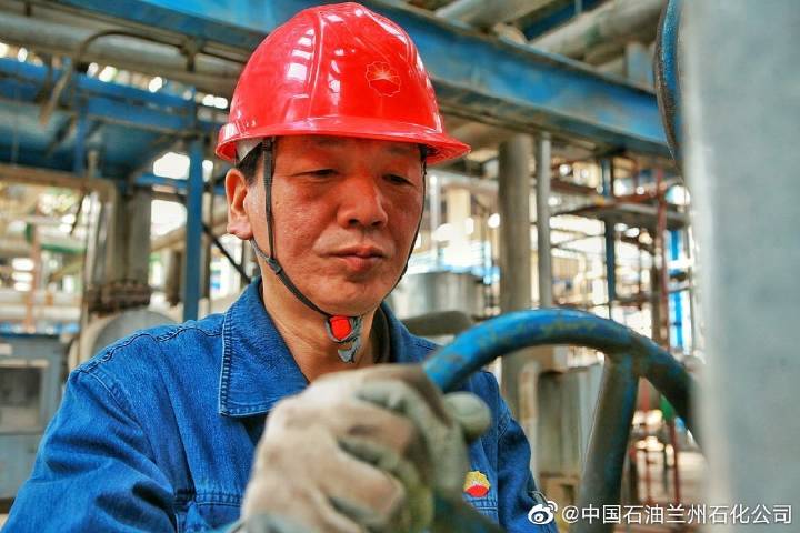 蘭州石化孫青先榮獲全國(guó)勞動(dòng)模范榮譽(yù)稱(chēng)號(hào)