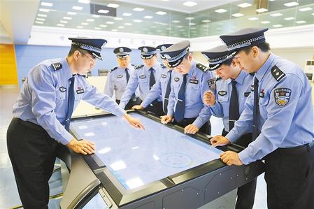 致敬！人民警察