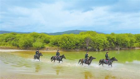 草原騎警，牧民心中的親人——記瑪曲縣公安局草原騎警大隊(duì)