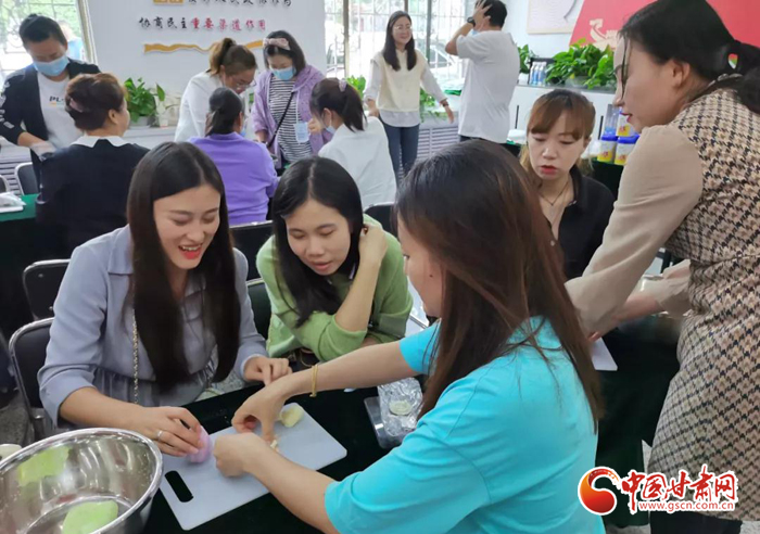 解鎖新技能！蘭州七里河區(qū)秋天的第一份手工月餅來(lái)了