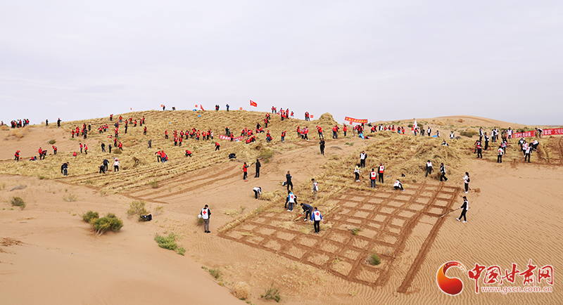 甘肅省委宣傳部、省文明辦、省志愿服務(wù)聯(lián)合會(huì)在古浪縣舉行壓沙主題文明實(shí)踐志愿服務(wù)活動(dòng)