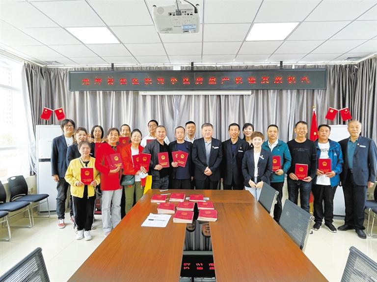 蘭州廣武門街道光輝村社區(qū) 91戶居民終于拿到了房產(chǎn)證！