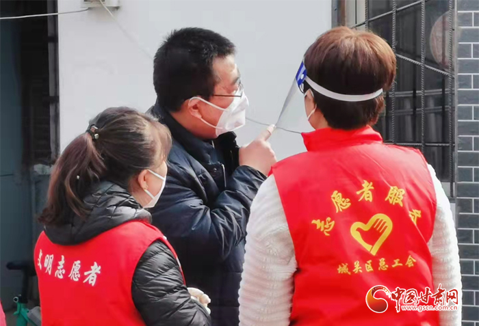 【甘快看·疫情防控最美有你（11）】奔走在“戰(zhàn)疫”一線！有一種力量叫志愿者