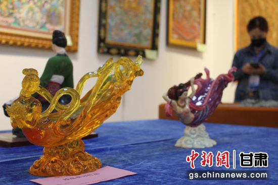 圖為敦煌飛天造型的作品。徐雪 攝