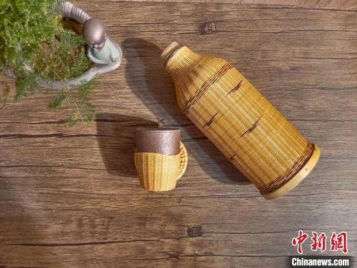 圖為竹編暖壺套。(資料圖) 甘肅省非遺保護(hù)中心供圖
