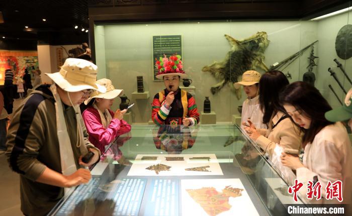 中國“土鄉(xiāng)”青?；ブh：土族故土園集中展示土族文化