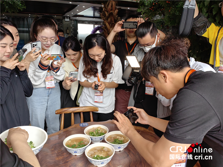 “絲路風(fēng)采 如意甘肅”海峽兩岸記者聯(lián)合采訪實(shí)錄一:蘭州之精美_fororder___172.100.100.3_temp_2_1_2_1_1_3db449ac-cce0-4de5-92f0-96f4f47ff922