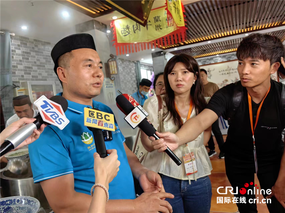 “絲路風(fēng)采 如意甘肅”海峽兩岸記者聯(lián)合采訪實(shí)錄一:蘭州之精美_fororder___172.100.100.3_temp_2_1_2_1_1_bd2579f7-44c8-4aff-b537-77bcb0551516