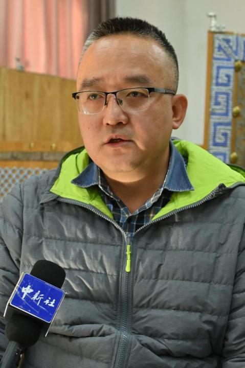 謝焱，甘肅省文物考古研究所副研究館員、考古研究二部主任、田野考古項(xiàng)目負(fù)責(zé)人。主持參與了張家川馬家塬戰(zhàn)國(guó)西戎墓地、臨潭磨溝齊家文化墓地等20多項(xiàng)考古調(diào)查、發(fā)掘工作，曾獲得中國(guó)國(guó)家文物局田野考古二、三等獎(jiǎng)，“十二五”文物保護(hù)科學(xué)和技術(shù)創(chuàng)新二等獎(jiǎng)等榮譽(yù)。