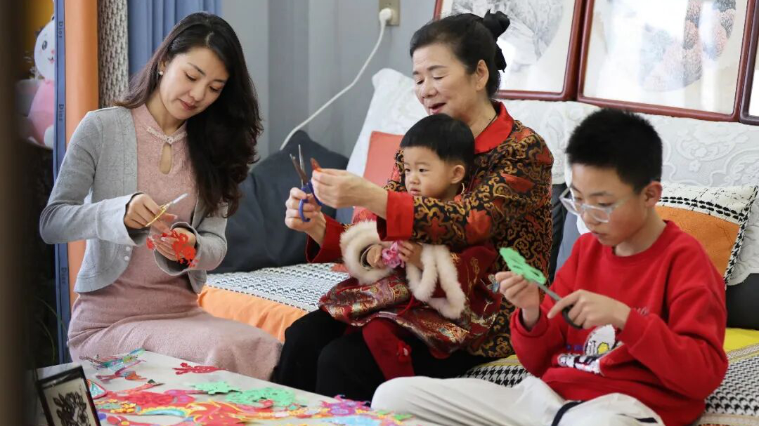 三代人一把剪刀：紅紙里的年味與傳承