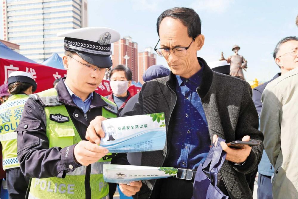 定西安定公安開展“3·15”集中宣傳活動(dòng)